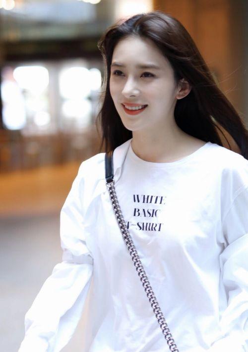 网红主播与演员同居,揭秘娱乐圈的甜蜜秘密