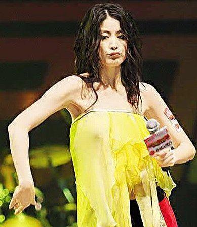 不戴胸罩美女明星,不戴胸罩的美丽明星风采