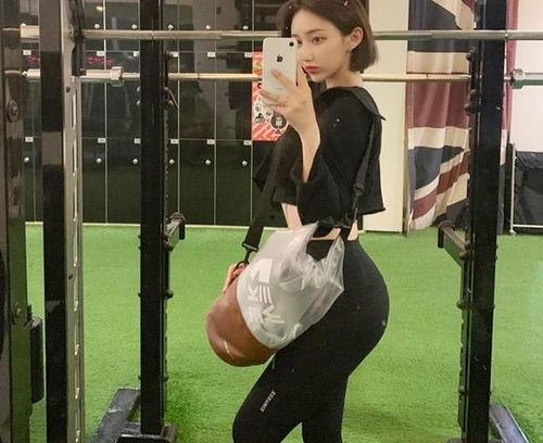 巨鹿网红健身运动女,燃情运动，塑造健康风采